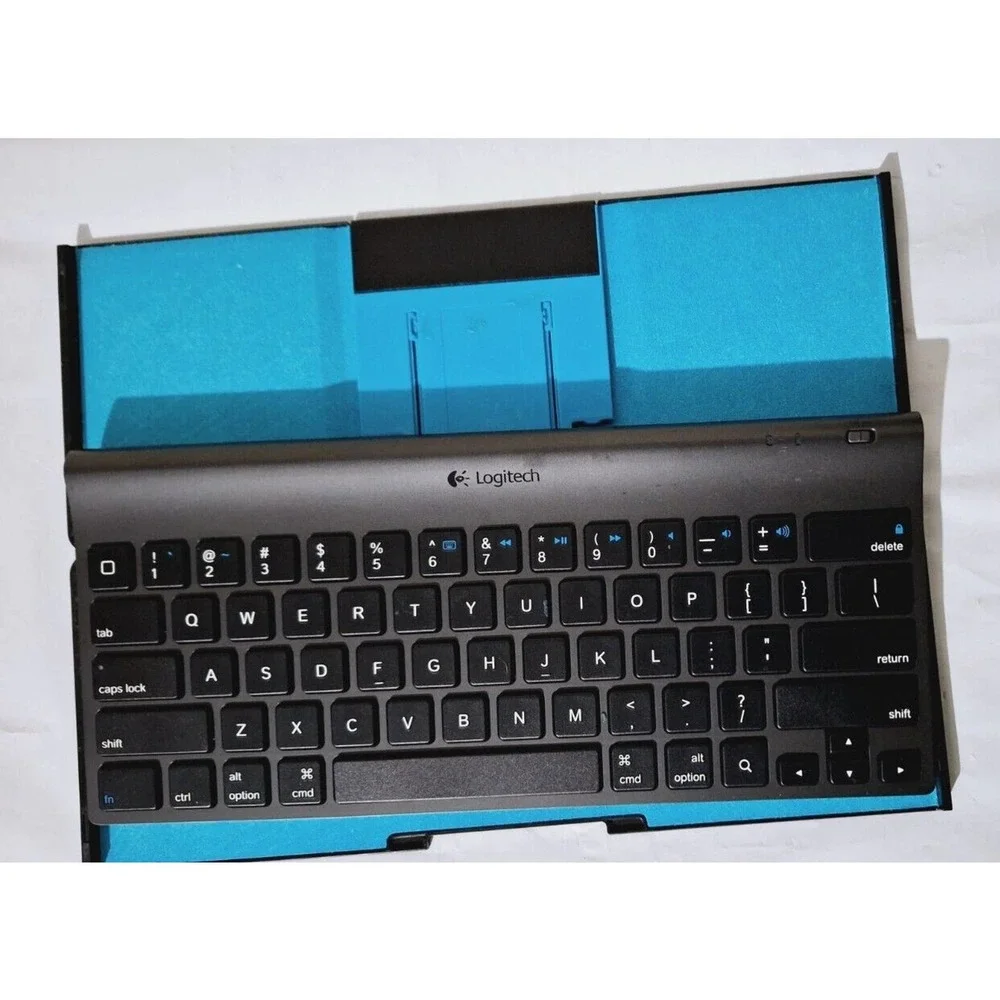 Logitech 820-005094 Tablet Keyboard For iPad Y-R0034 With Tablet Stand Bluetooth